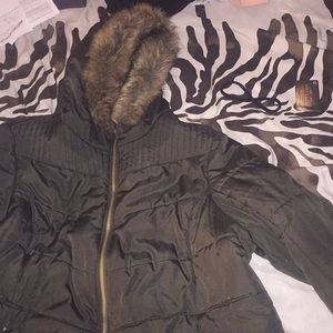 A long body dark green coat🥰